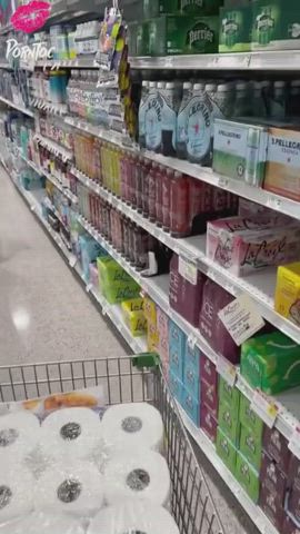 helping hot gym blondie at the supermarket - free porn video