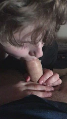 Short hair chick loves to be facefucked - free porn video
