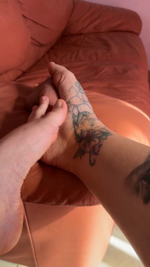 I want you to cum all over my feet - free porn video