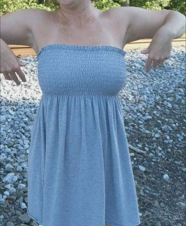 Sundress with no panties or bra means easy access ;) - free porn video