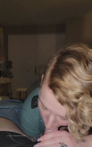 Finishing him off perfectly before bed like a good wife should - free porn video