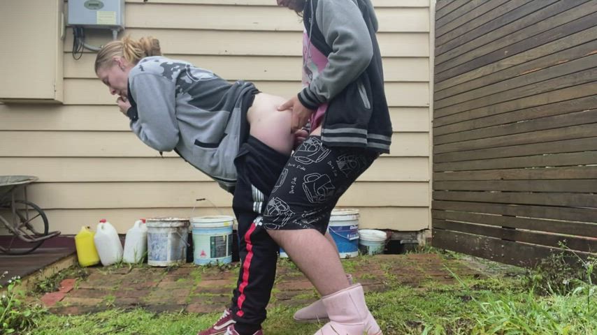 Just a lil quickie outside - free porn video