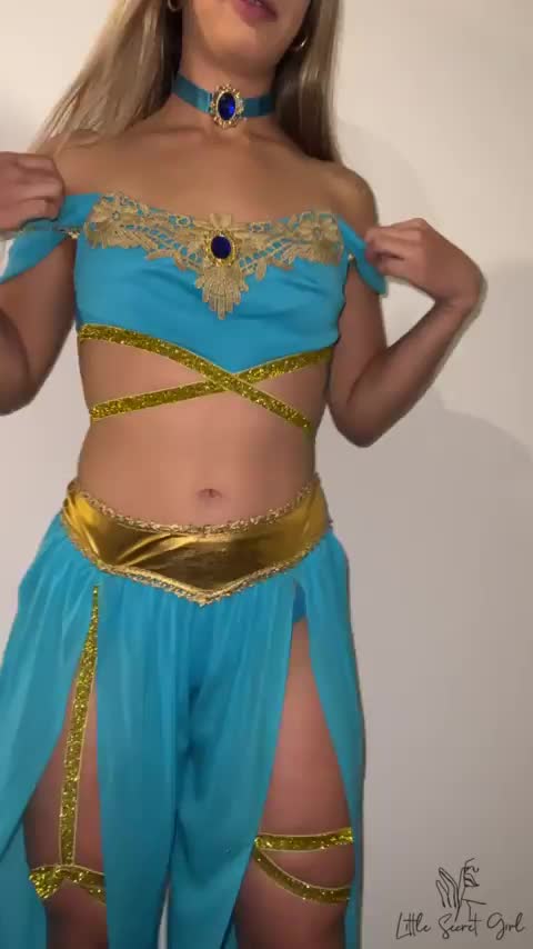 Someone needs to come breed this Disney princess pussy - free porn video