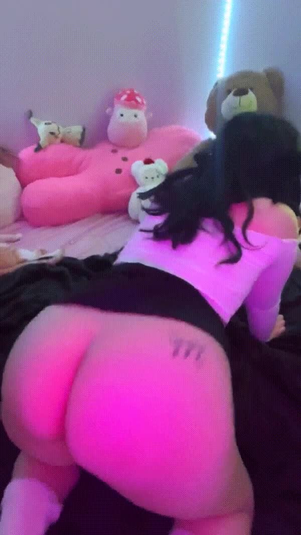 Would you let a curvy goth pawg sit on your face? - free porn video
