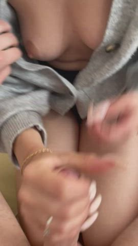 ✊🏼Handjob for my best friend🫶🏼👅 - free porn video