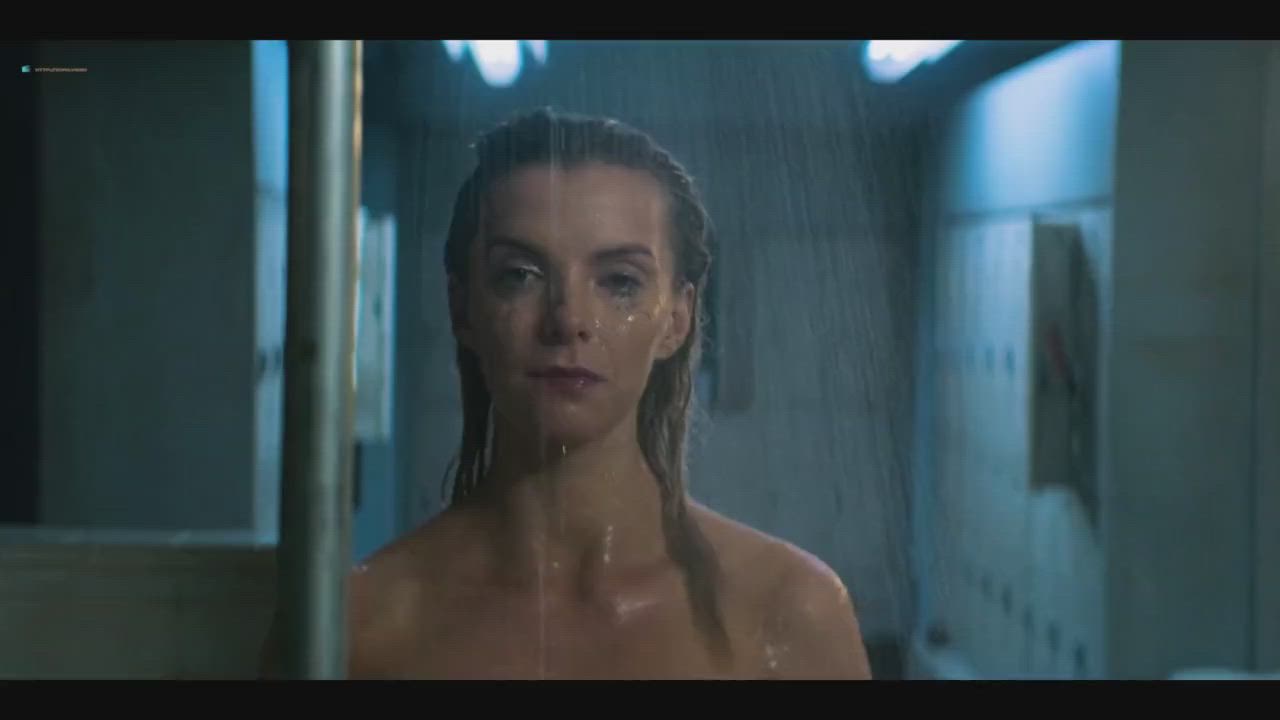 Betty Gilpin has a juicy ass while showering - free porn video