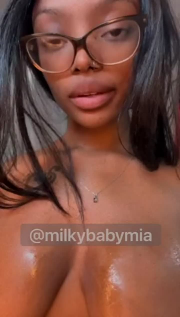 I could use a hand 😋 - free porn video