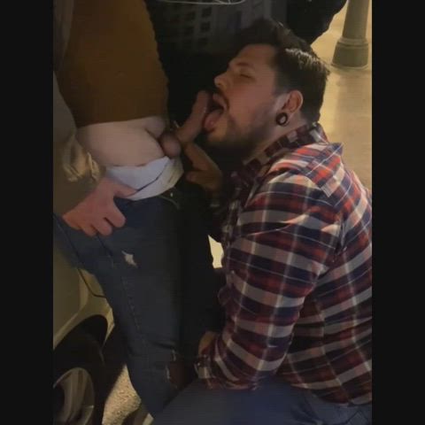 I love sucking anonymous guys on the street - free porn video