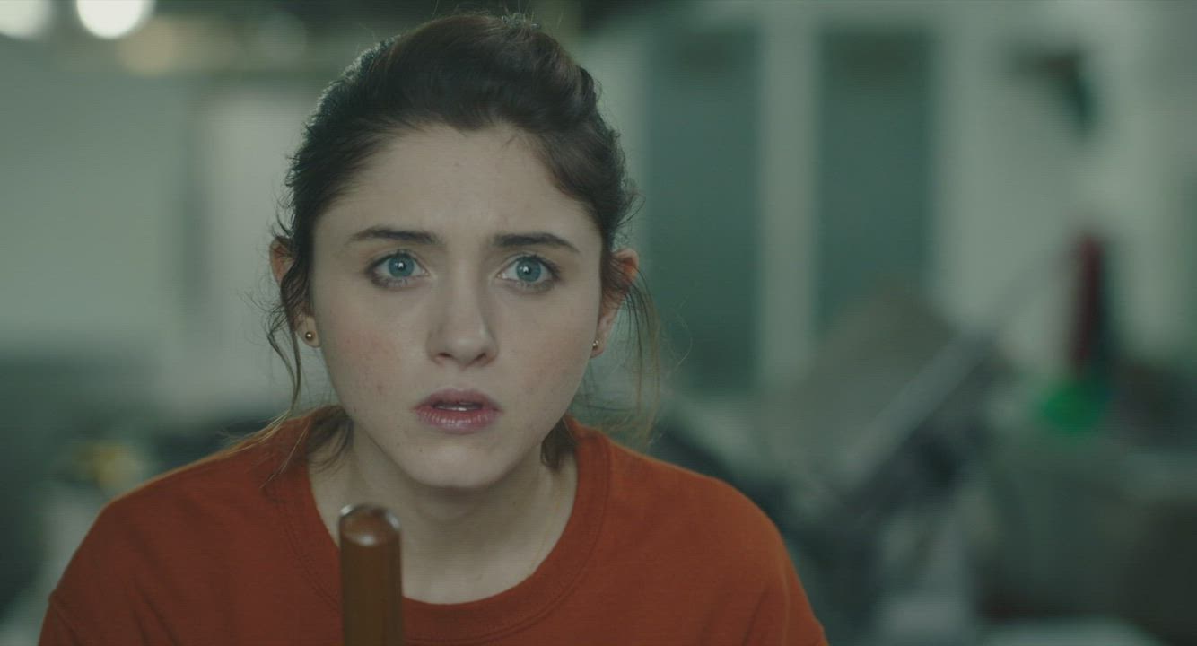 Natalia Dyer just loves rubbing her pussy - free porn video