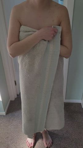 showered and ready for the day... How's your Sunday? [F] - free porn video