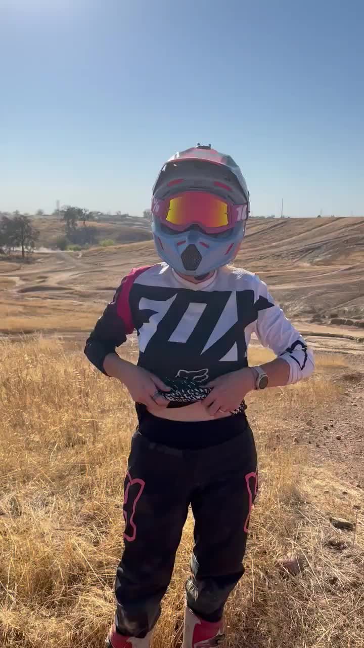 I like flashing at my local riding spot. Brings a smile to people riding by. [GIF] - free porn video