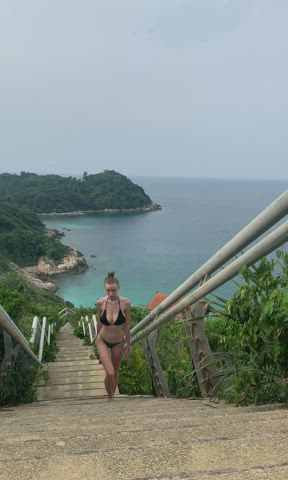 Busty bikini girl OnOff - free porn video