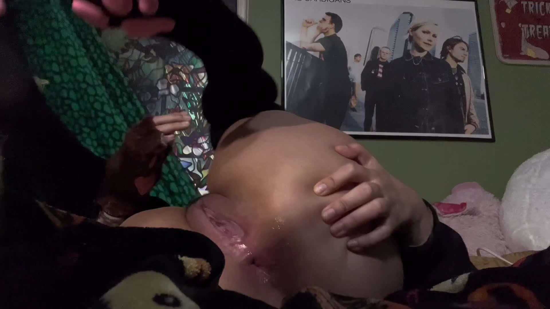 love the sound it makes when it pops out  - free porn video