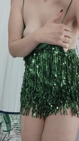 i'm looking like a sexy fat ass version of a christmas tree you need to put a gift under my skirt (18F) - free porn video