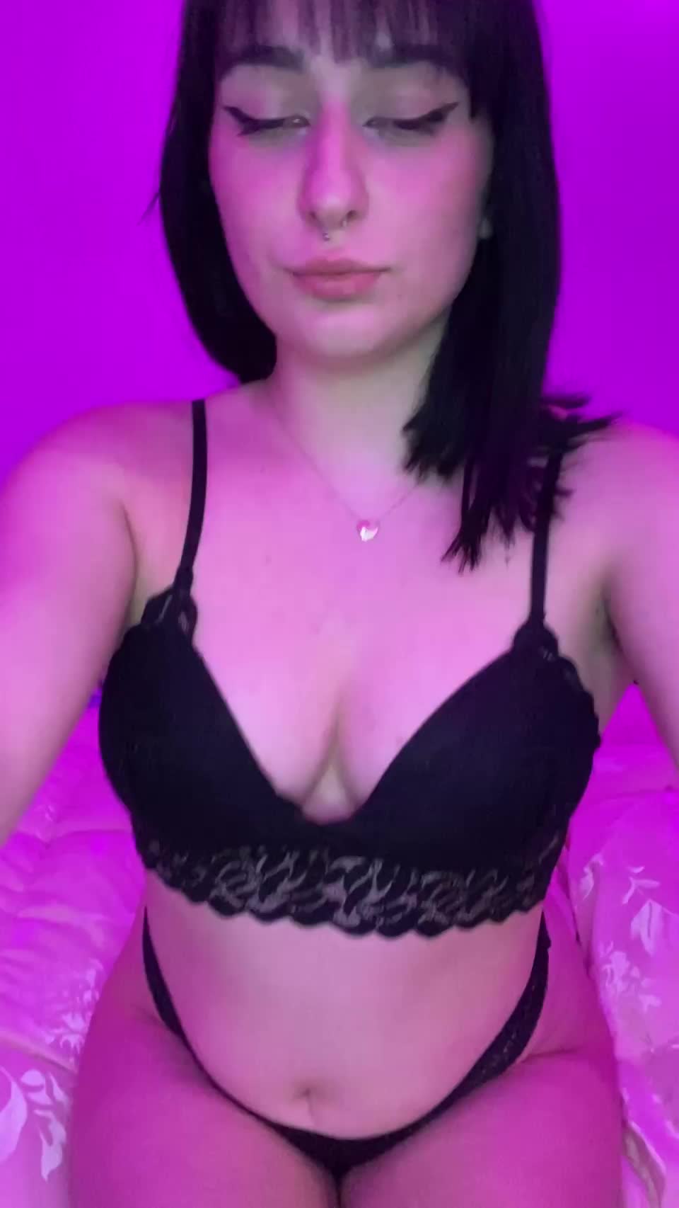 I love how posting on Reddit has helped me feel sexier than I ever have 😊 - free porn video