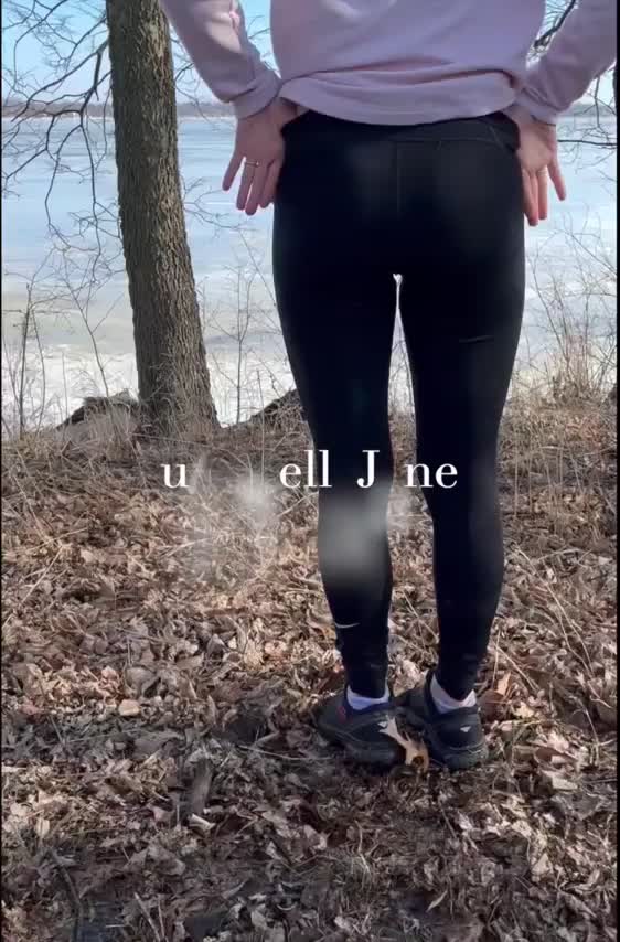 Had a little fun while I went for a walk 🌳🍑 - free porn video