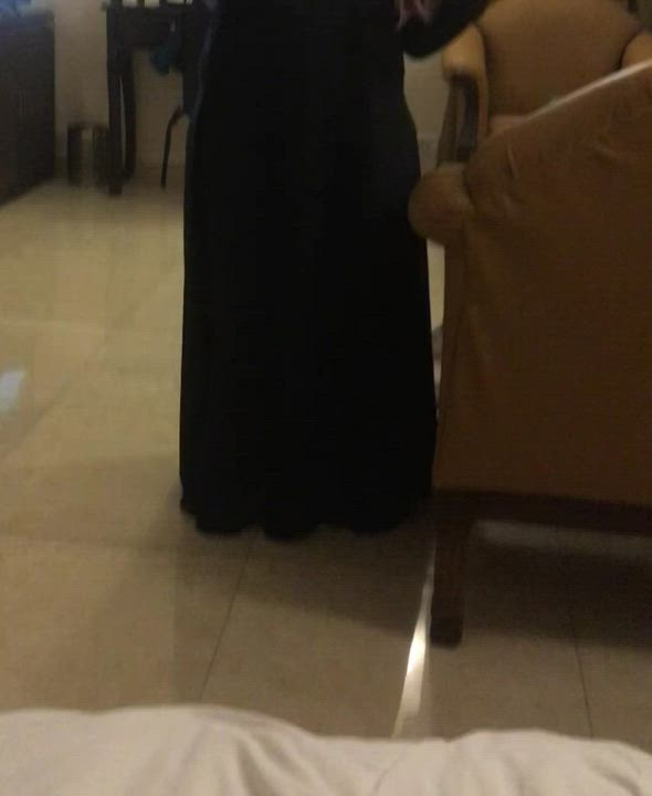 Naked under the abaya - free porn video