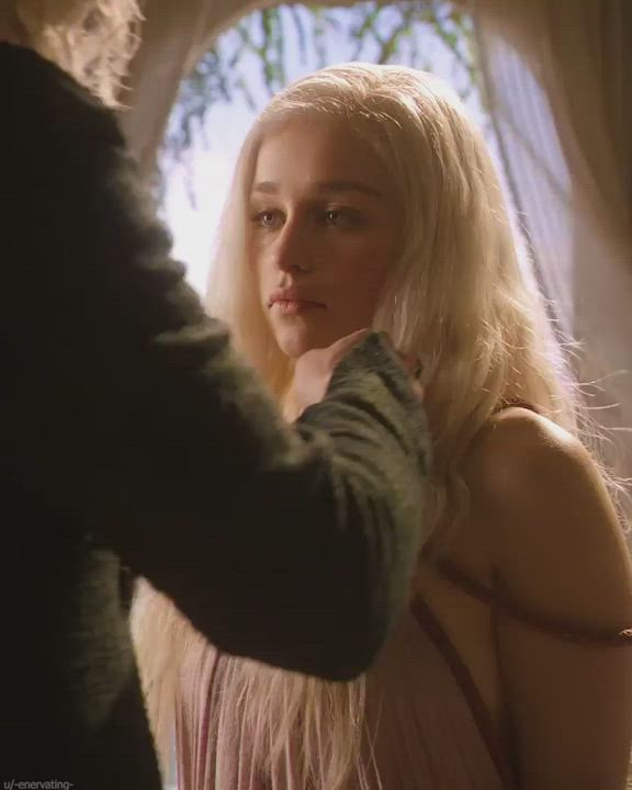 Season 1 of GoT Emilia Clarke was on another level - free porn video