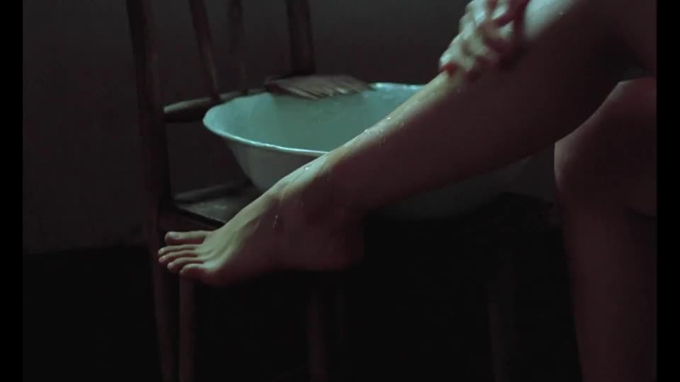 Fernanda Torres showing her cute tits in brazilian movie Inocência (1983) - free porn video