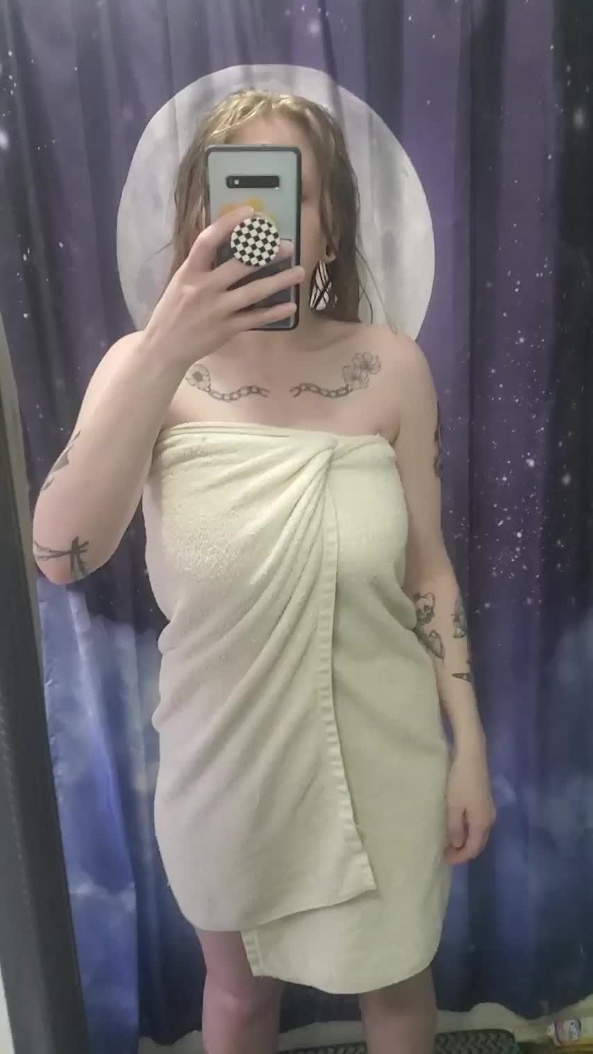 oops...my towel seems to have slipped off - free porn video