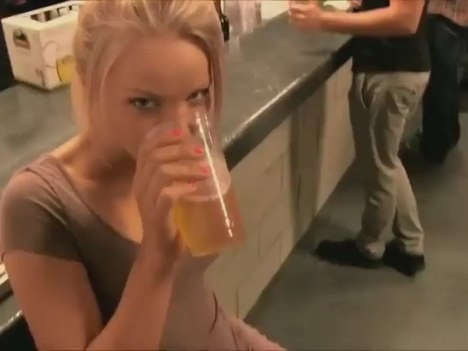 Hot Chick In A Bar Shows Everything - free porn video
