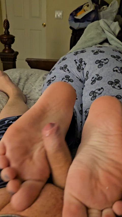 My sweaty feet making him cum - free porn video