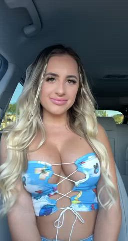 I love a little public fun 😈 - free porn video