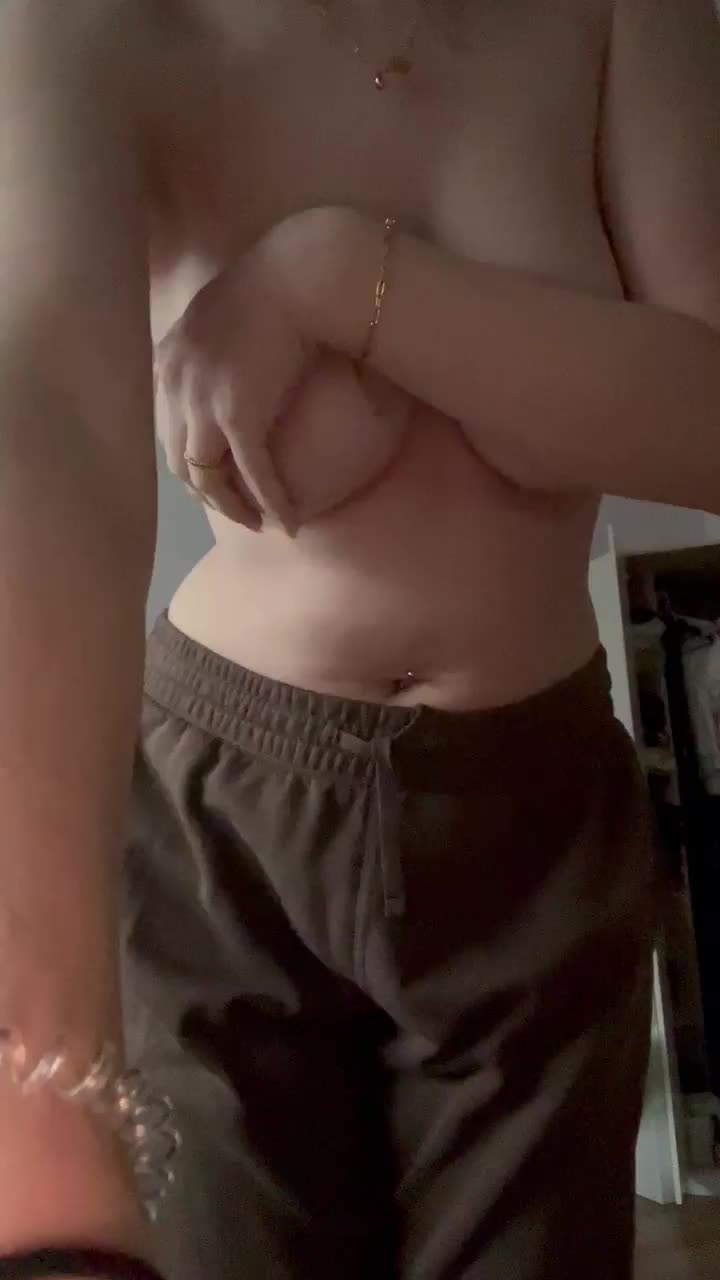 19, just the avarge friendly girl from the neighborhood :) - free porn video