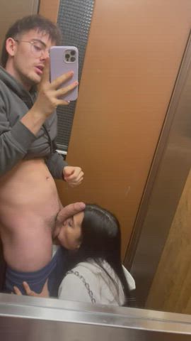 Getting balls sucked in the elevator - free porn video