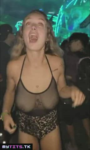 Shake the tits and start the day - free porn video