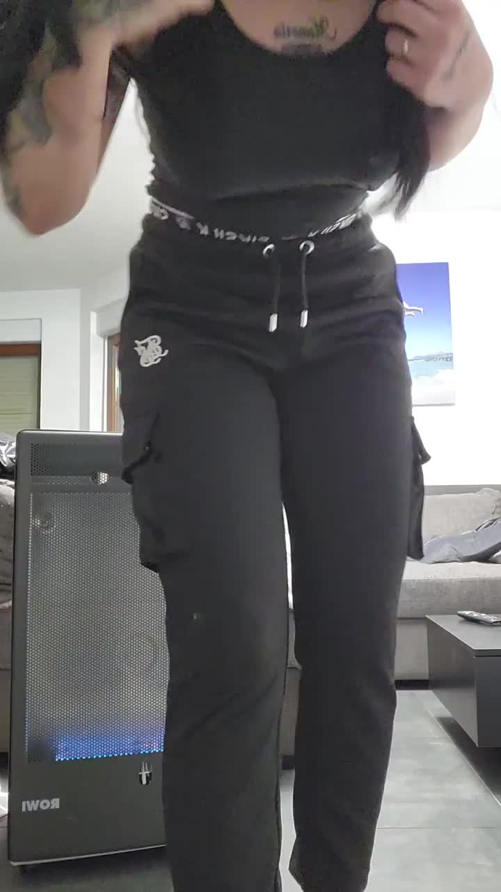 25, just your average neighborhood mommy :) - free porn video