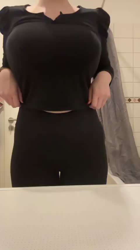 If he only knew I’m showing off for strangers on the internet - free porn video