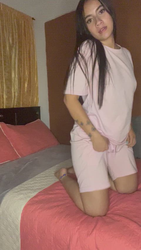 I am just 18 yo, but I bet you won't last more than 2 minutes with me - free porn video