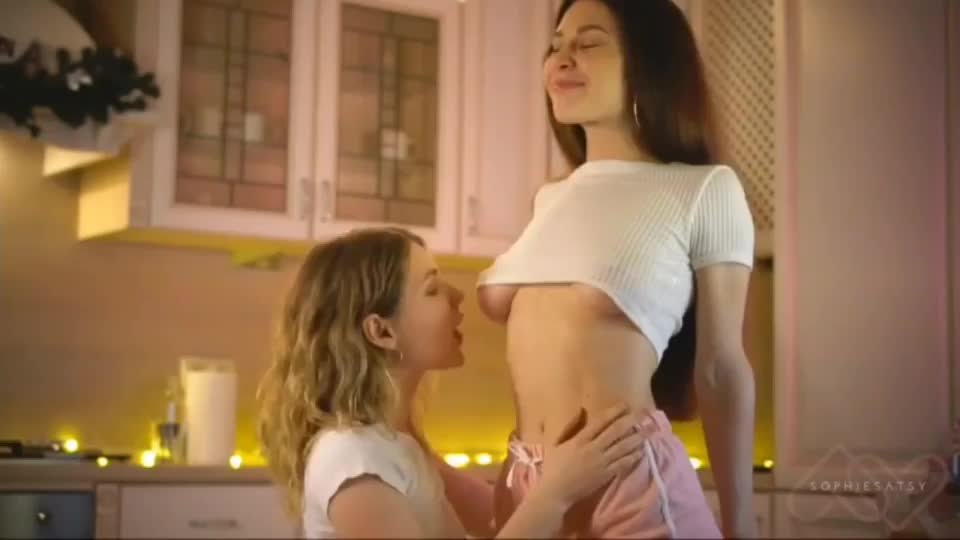 Cute girls - free porn video