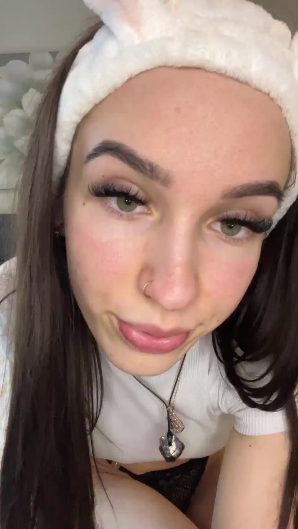 Very pale & Very horny - free porn video