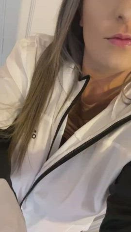 I’d love a lap to sit on - free porn video