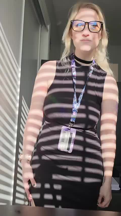 what the guys in the office don't see - free porn video