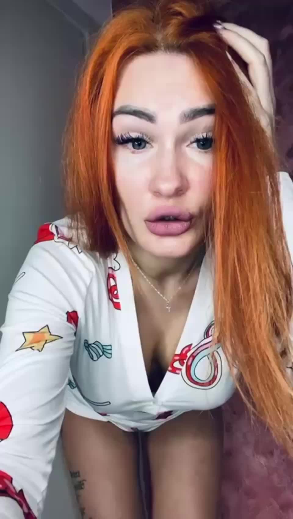 Is my ass looking fat here? - free porn video