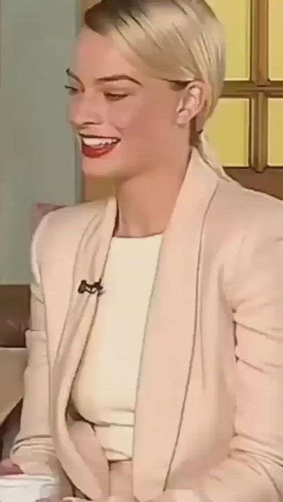 Just Margot Robbie licking a cup - free porn video