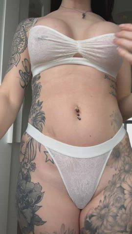 This milf is ready for some Saturday fun - free porn video