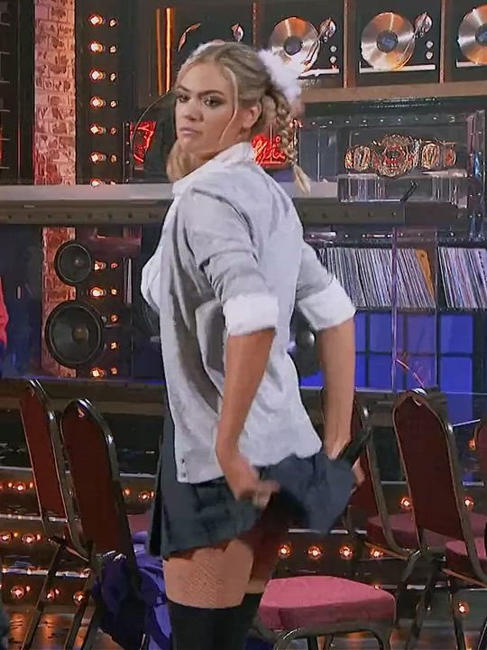 Kate Upton and her bouncy tits flashing her ass live on TV - free porn video