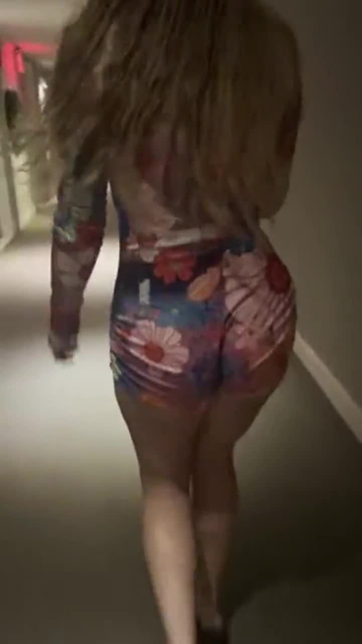 pretty girls walk like this - free porn video