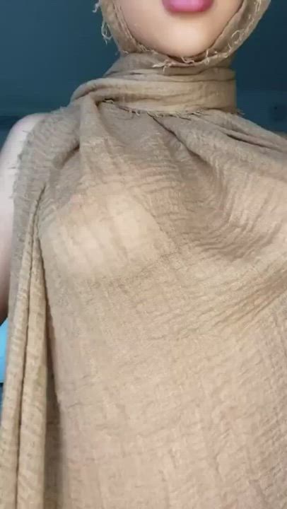 fake tits and an even faker ass - free porn video