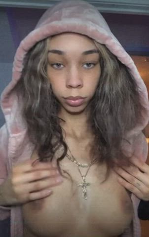 Who wants to help me undress ? - free porn video