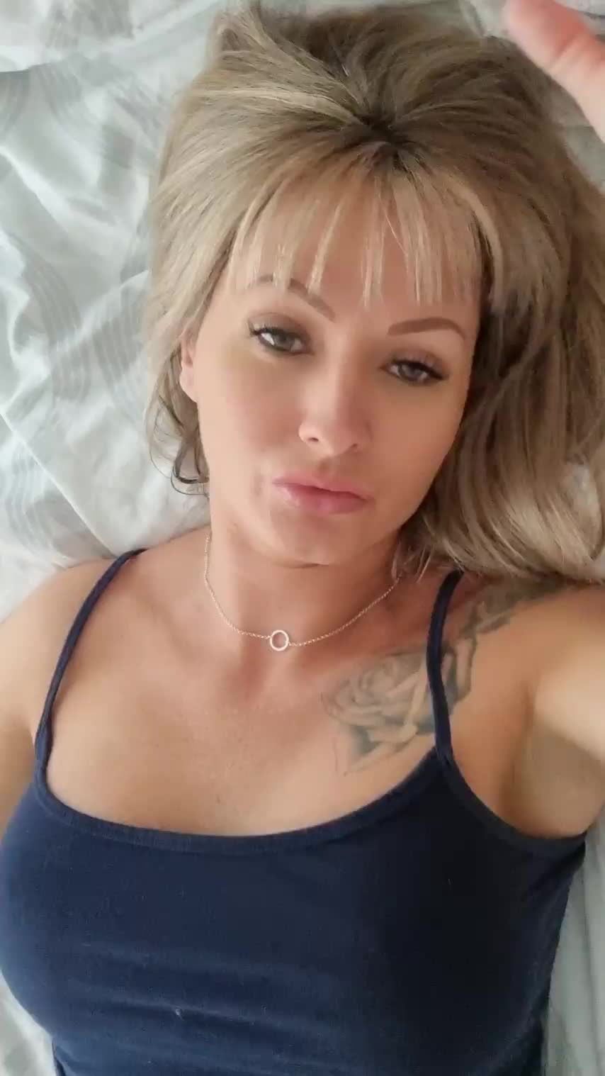Milf pussy reveal....would you eat? - free porn video