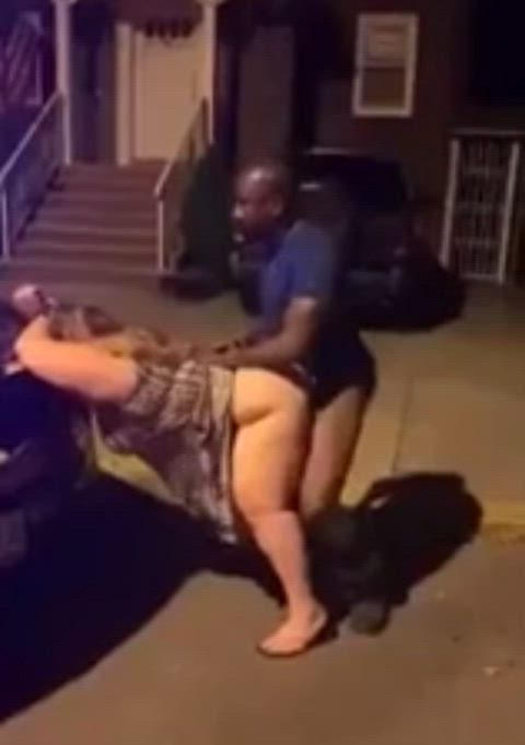Caught pounding a thick white woman - free porn video