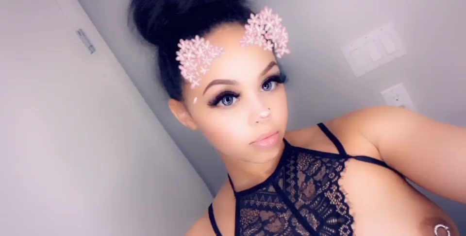 I'm a busy chick sooo easy access is a must for the impromptu quickie - free porn video