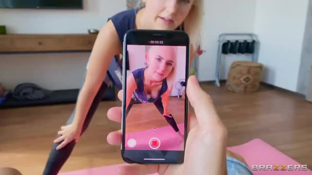 Downblouse Yoga With Eva Elfie - free porn video
