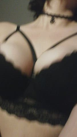 Goth slut had asked me to capture her bouncing tits - what a sight - free porn video
