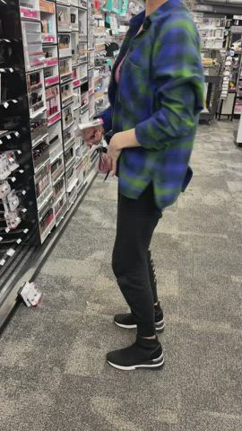 Quick flash at the store! [gif] - free porn video